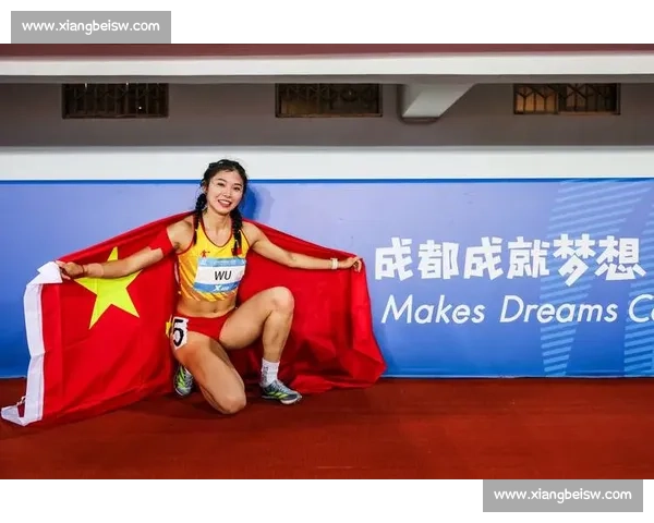 吴艳妮:赛场狂飙破纪录,场外甜飒展豹系魅力 吴艳妮:赛场狂飙破纪录,场外甜飒展豹系魅力