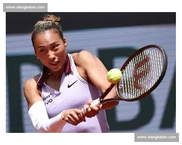 郑钦文憾负阿尼西莫娃止步四强，后勤失误成致命伤！奖金首进前十，柏林站再战萨巴伦卡